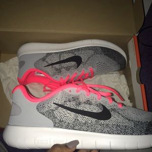 WOMENS RUNNING SHOES